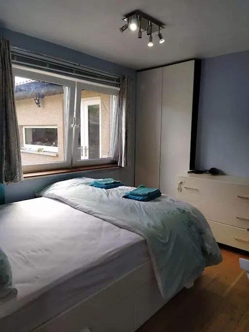 Studio Flat, Frequent Buses, 1-Minute Walk To Bus Stop, 15 Minutes To City Center Apartment Edinburgh