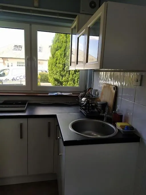 Studio Flat, Frequent Buses, 1-Minute Walk To Bus Stop, 15 Minutes To City Center Apartment Edinburgh United Kingdom