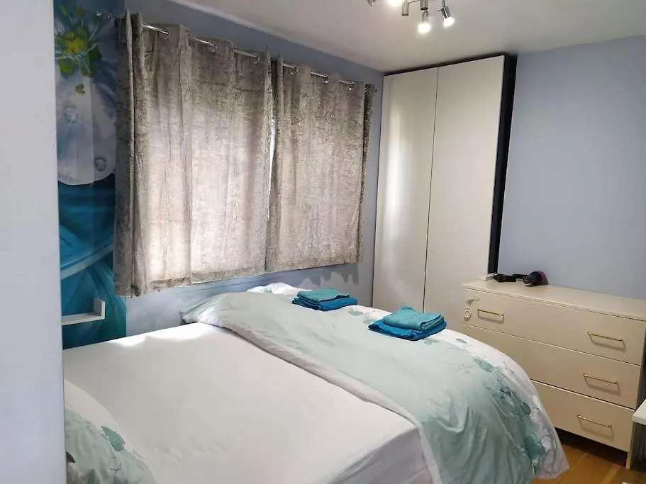 Studio Flat, Frequent Buses, 1-Minute Walk To Bus Stop, 15 Minutes To City Center Apartment Edinburgh United Kingdom