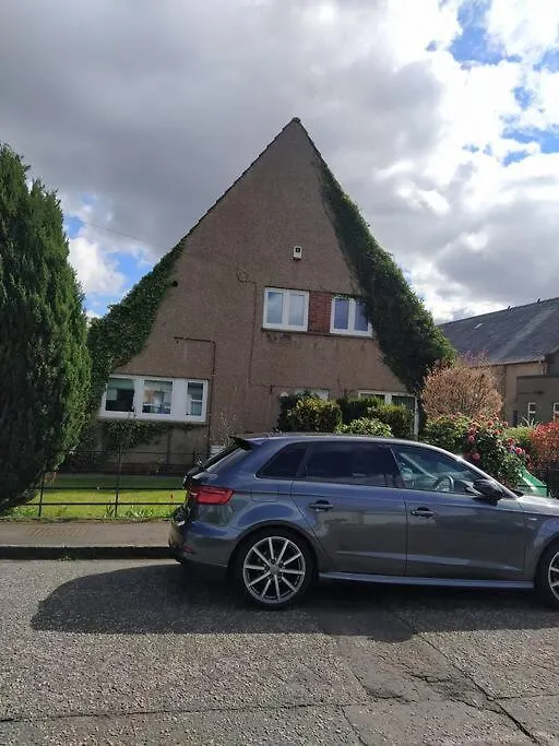 Studio Flat, Frequent Buses, 1-Minute Walk To Bus Stop, 15 Minutes To City Center Apartment Edinburgh United Kingdom